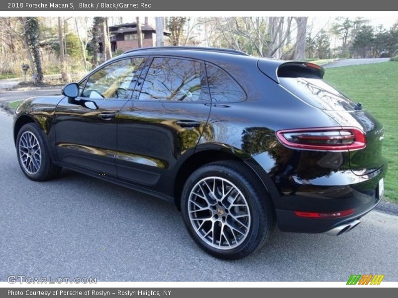 Black / Black/Garnet Red 2018 Porsche Macan S