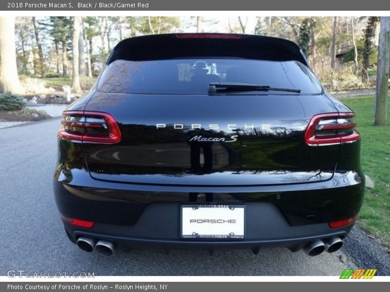 Black / Black/Garnet Red 2018 Porsche Macan S