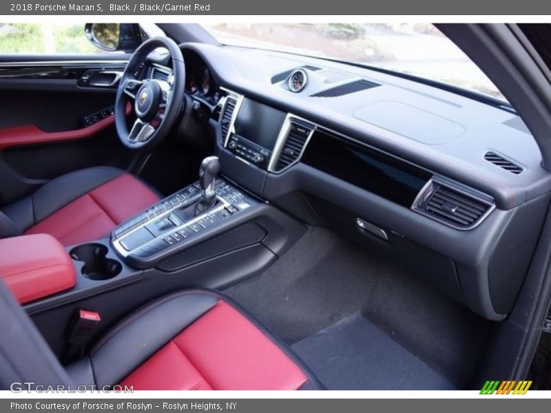 Black / Black/Garnet Red 2018 Porsche Macan S