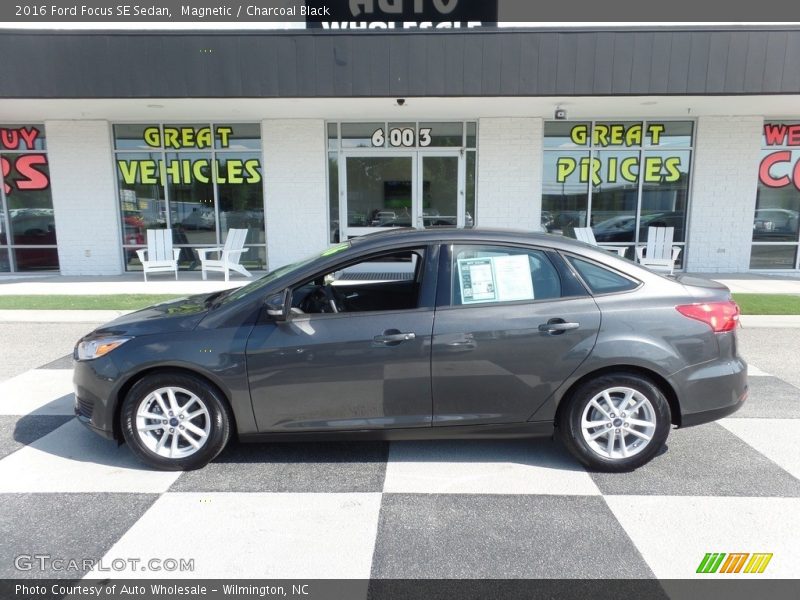 Magnetic / Charcoal Black 2016 Ford Focus SE Sedan