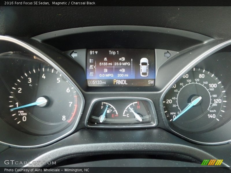 Magnetic / Charcoal Black 2016 Ford Focus SE Sedan