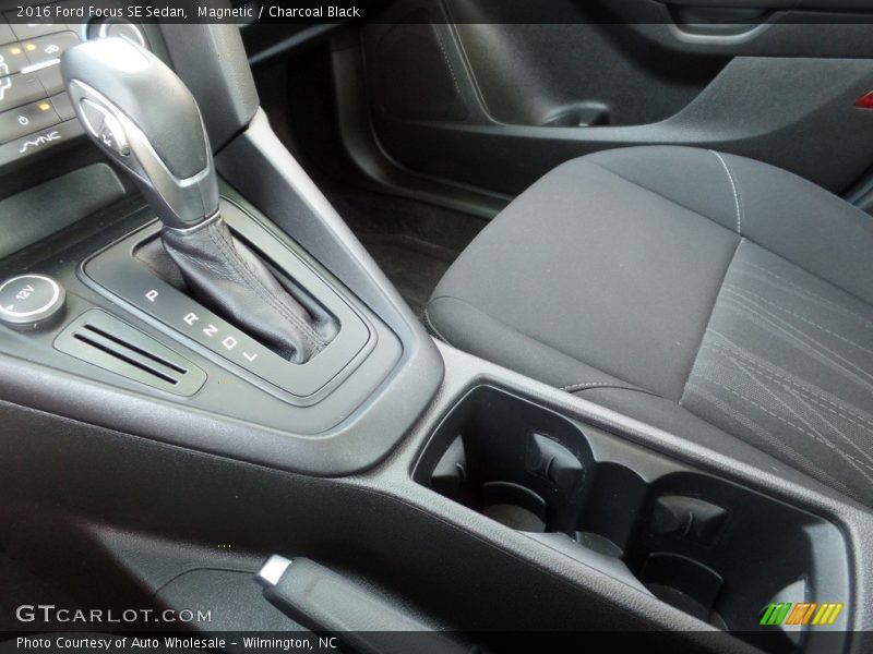 Magnetic / Charcoal Black 2016 Ford Focus SE Sedan