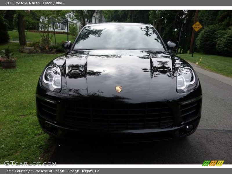 Black / Black 2018 Porsche Macan