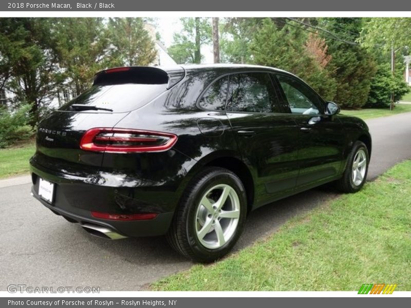 Black / Black 2018 Porsche Macan