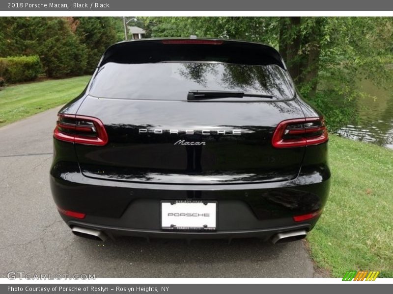 Black / Black 2018 Porsche Macan