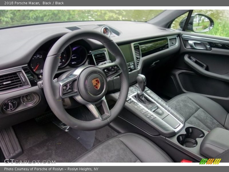 Black / Black 2018 Porsche Macan