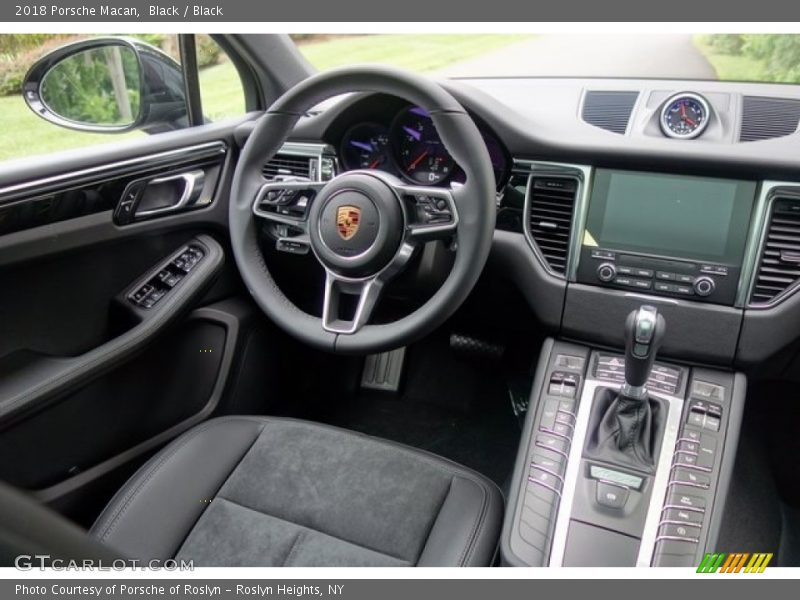 Black / Black 2018 Porsche Macan