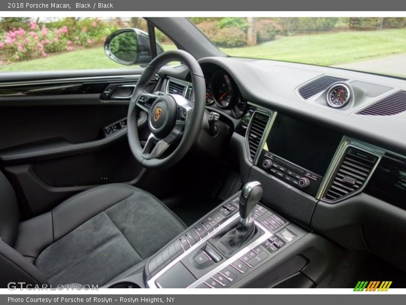Black / Black 2018 Porsche Macan