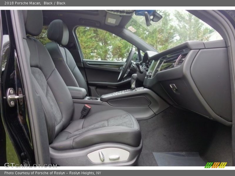 Black / Black 2018 Porsche Macan