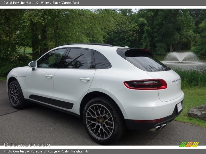 White / Black/Garnet Red 2018 Porsche Macan S