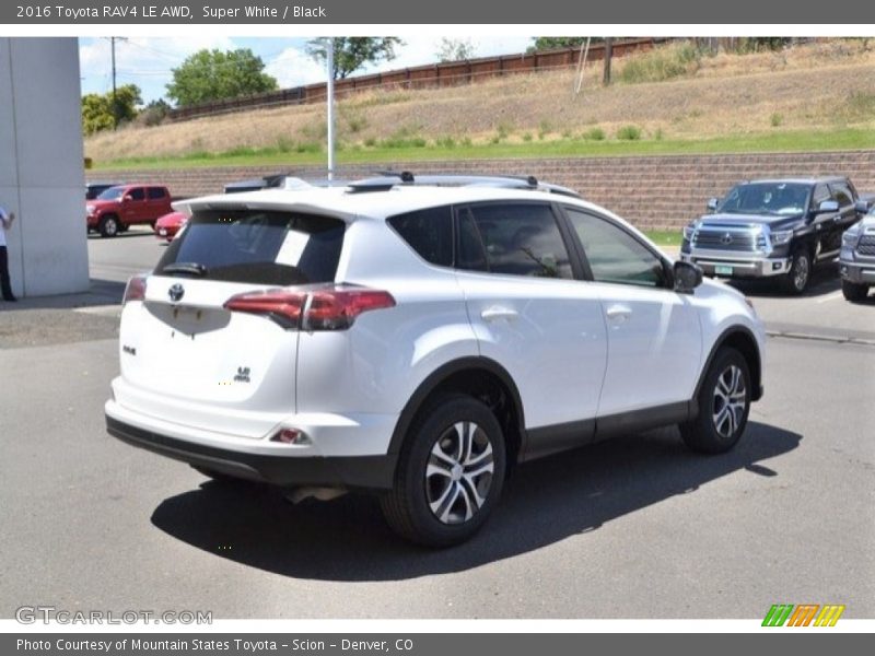 Super White / Black 2016 Toyota RAV4 LE AWD