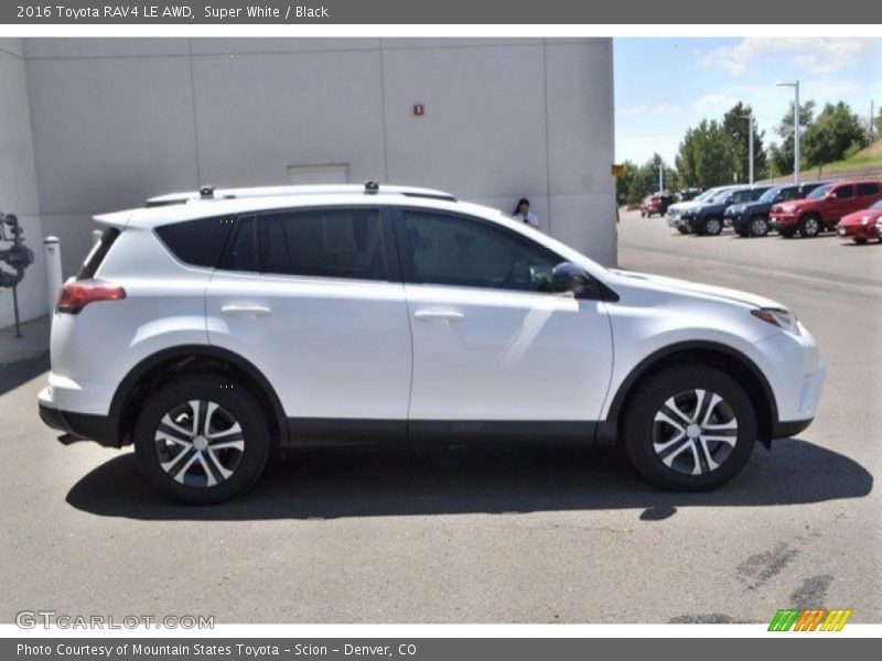 Super White / Black 2016 Toyota RAV4 LE AWD