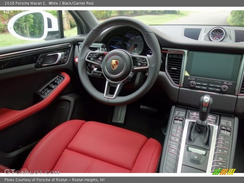 White / Black/Garnet Red 2018 Porsche Macan S