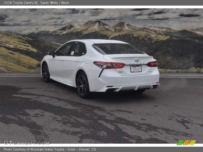 Super White / Black 2018 Toyota Camry SE