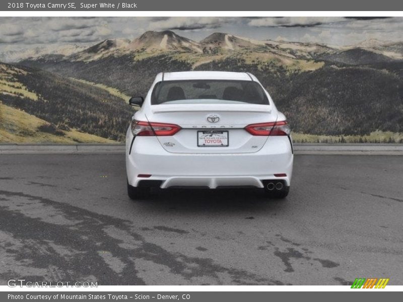 Super White / Black 2018 Toyota Camry SE