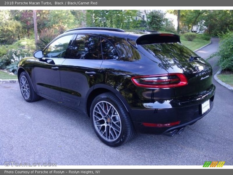 Black / Black/Garnet Red 2018 Porsche Macan Turbo