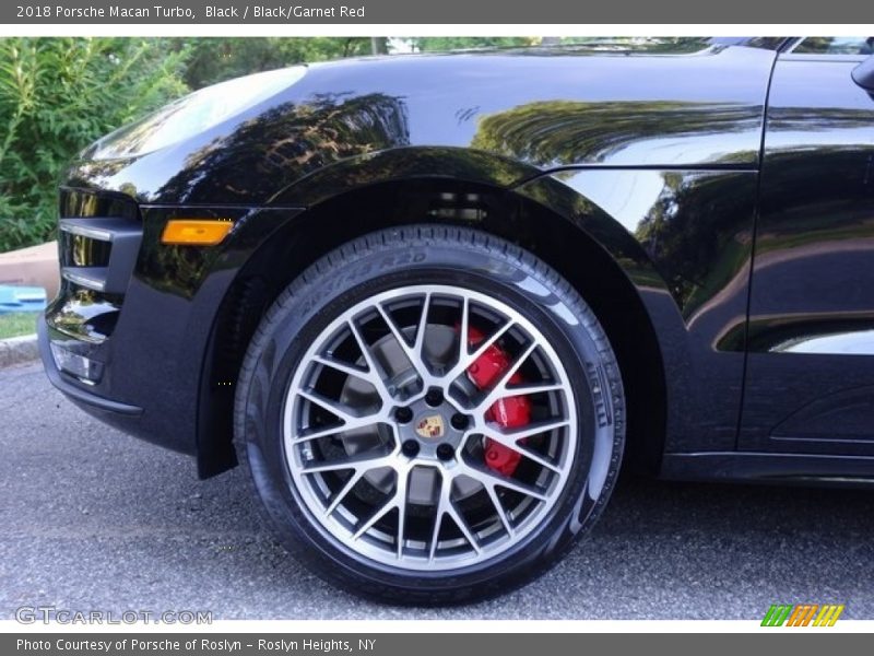 Black / Black/Garnet Red 2018 Porsche Macan Turbo