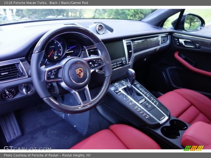 Black / Black/Garnet Red 2018 Porsche Macan Turbo