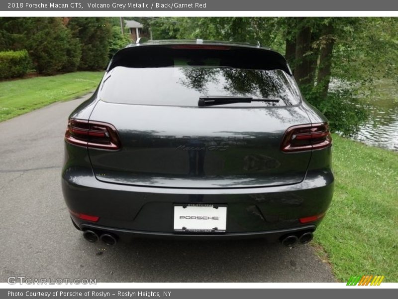 Volcano Grey Metallic / Black/Garnet Red 2018 Porsche Macan GTS