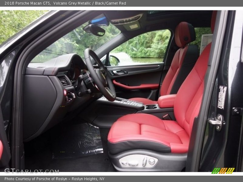 Front Seat of 2018 Macan GTS