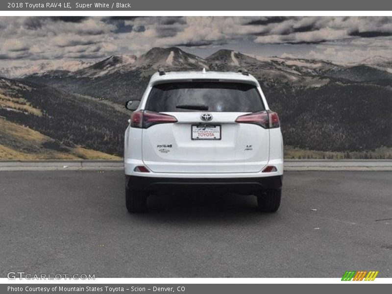 Super White / Black 2018 Toyota RAV4 LE