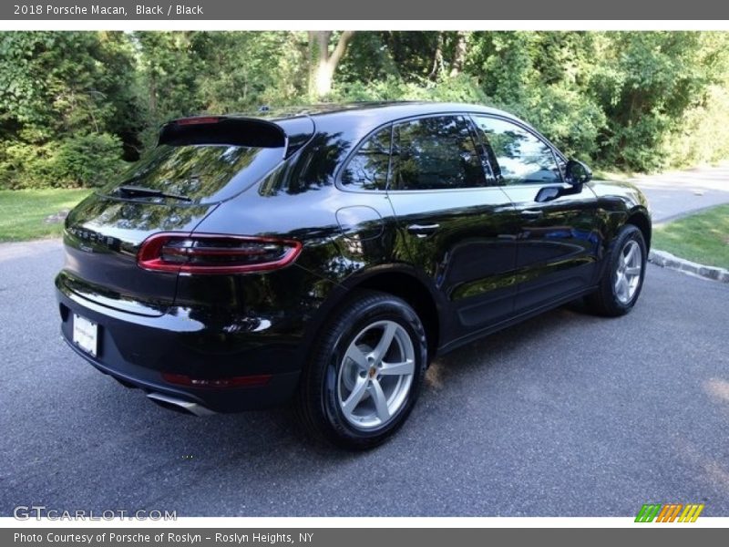 Black / Black 2018 Porsche Macan