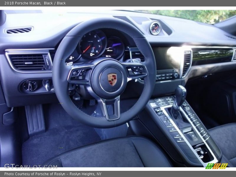 Black / Black 2018 Porsche Macan