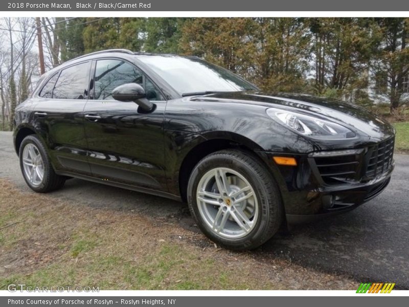 Black / Black/Garnet Red 2018 Porsche Macan