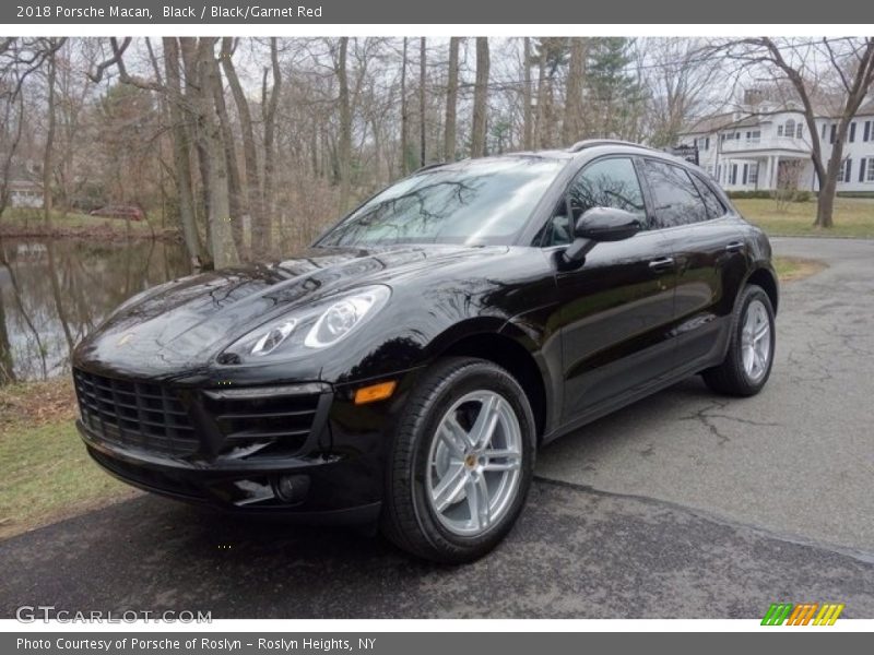 Black / Black/Garnet Red 2018 Porsche Macan