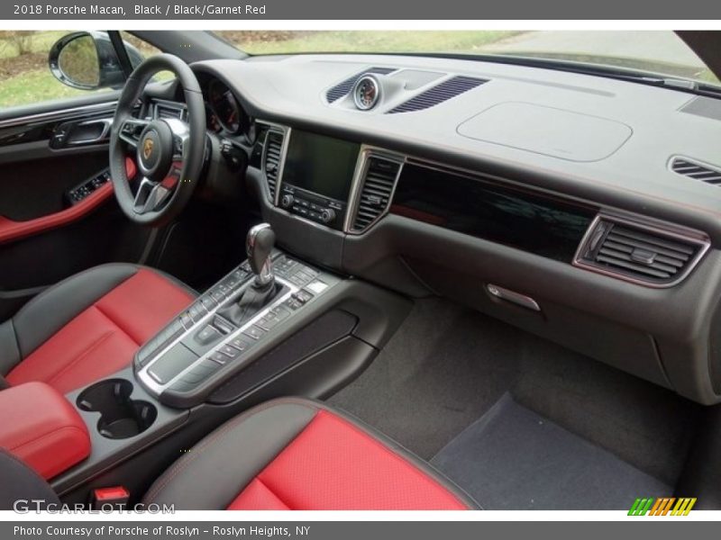 Black / Black/Garnet Red 2018 Porsche Macan