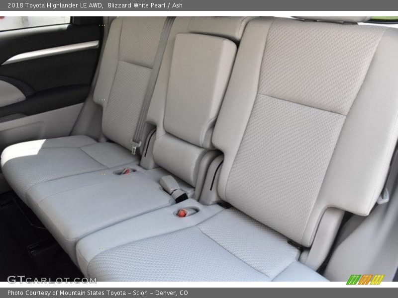 Blizzard White Pearl / Ash 2018 Toyota Highlander LE AWD