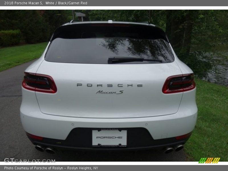 White / Black/Garnet Red 2018 Porsche Macan S