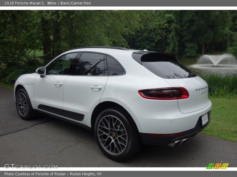 White / Black/Garnet Red 2018 Porsche Macan S