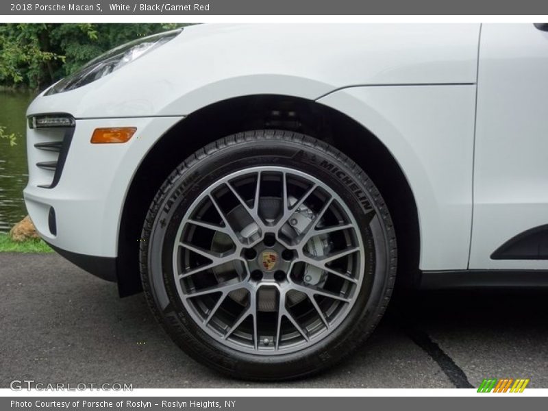White / Black/Garnet Red 2018 Porsche Macan S