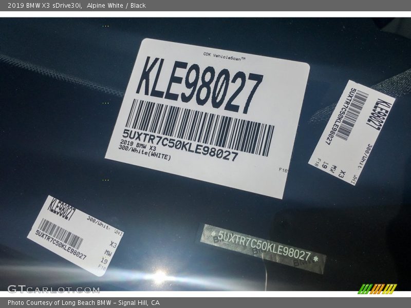 Alpine White / Black 2019 BMW X3 sDrive30i