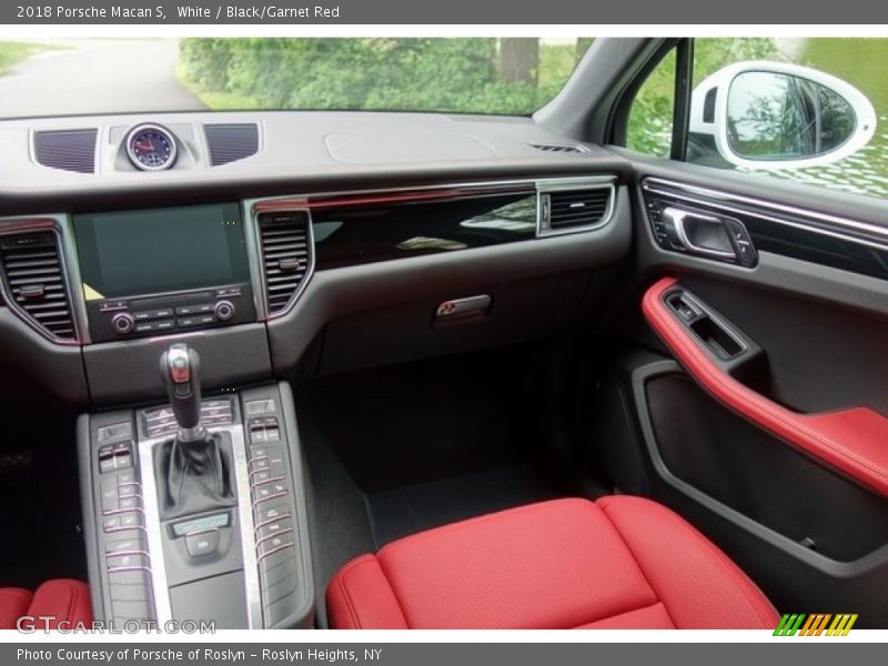 White / Black/Garnet Red 2018 Porsche Macan S