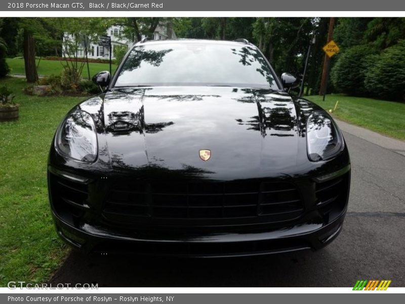 Black / Black/Garnet Red 2018 Porsche Macan GTS