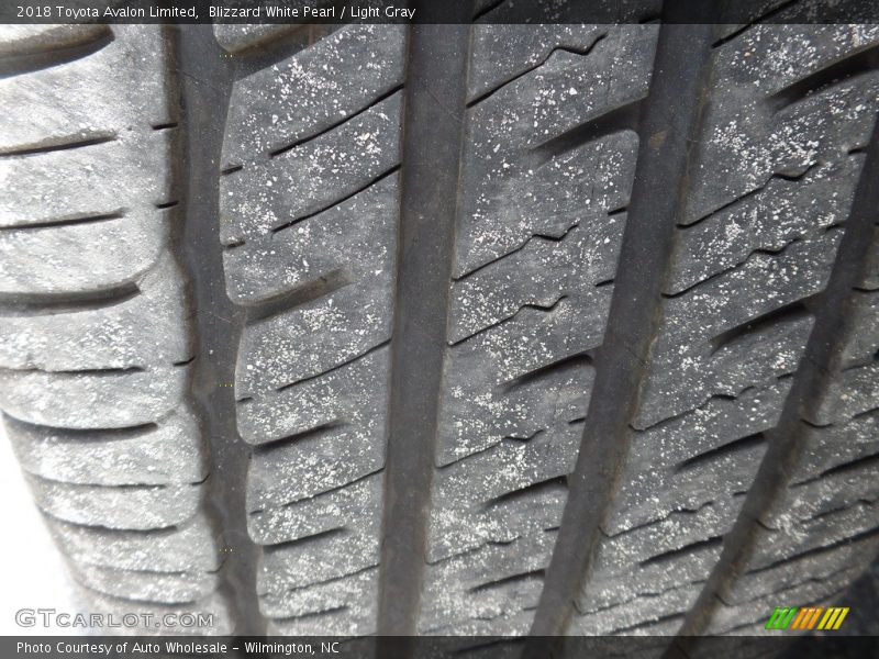 Blizzard White Pearl / Light Gray 2018 Toyota Avalon Limited