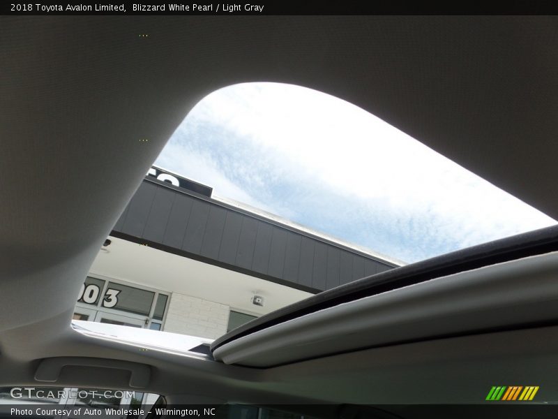 Blizzard White Pearl / Light Gray 2018 Toyota Avalon Limited