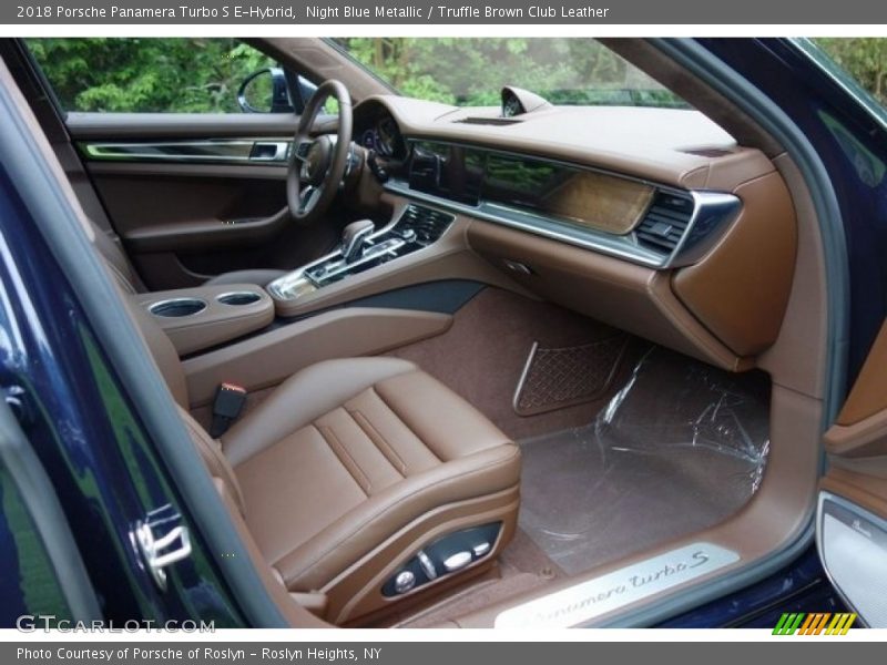 Front Seat of 2018 Panamera Turbo S E-Hybrid