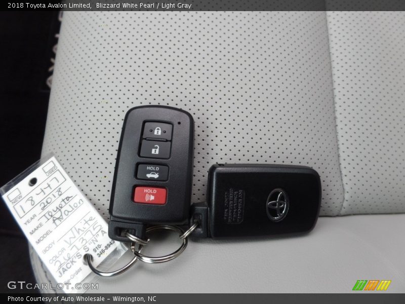 Blizzard White Pearl / Light Gray 2018 Toyota Avalon Limited