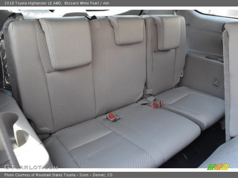 Blizzard White Pearl / Ash 2018 Toyota Highlander LE AWD