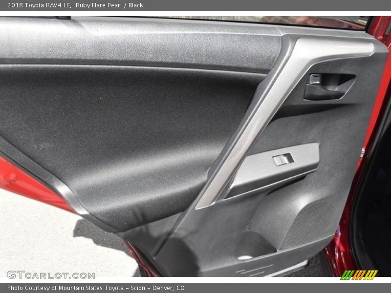 Ruby Flare Pearl / Black 2018 Toyota RAV4 LE