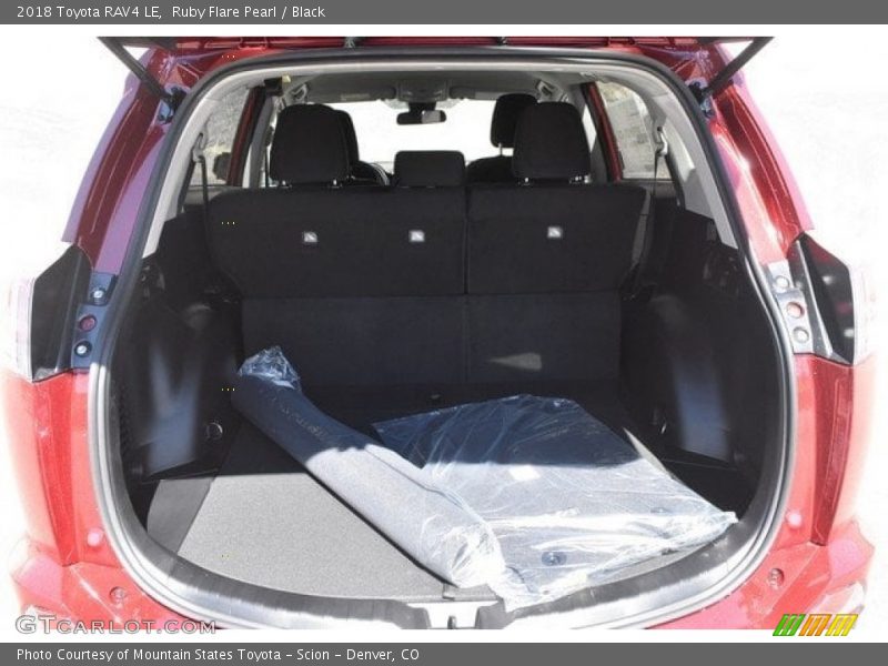 Ruby Flare Pearl / Black 2018 Toyota RAV4 LE