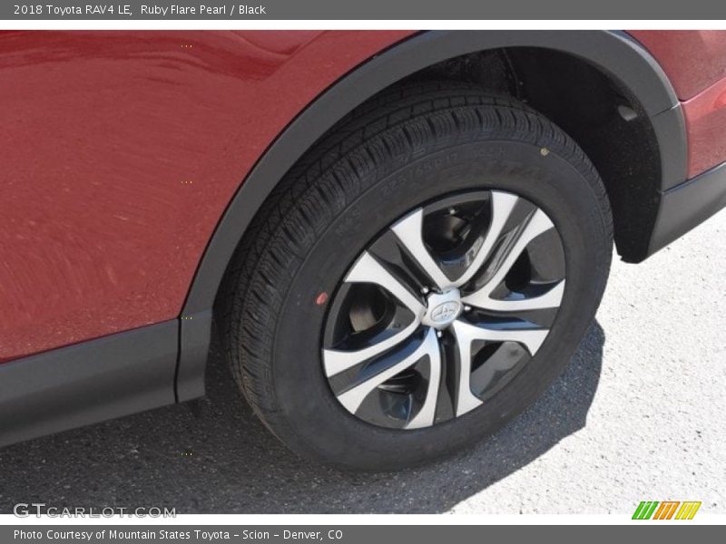 Ruby Flare Pearl / Black 2018 Toyota RAV4 LE