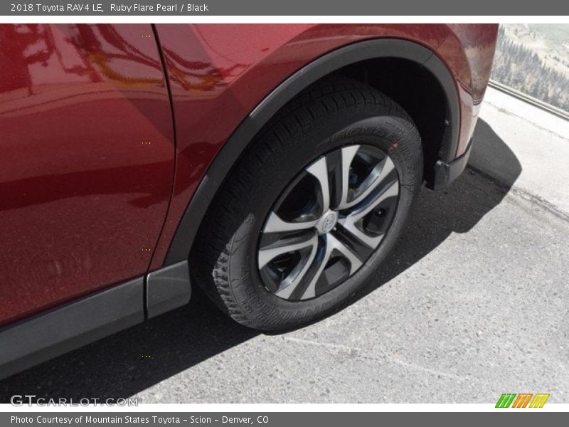 Ruby Flare Pearl / Black 2018 Toyota RAV4 LE