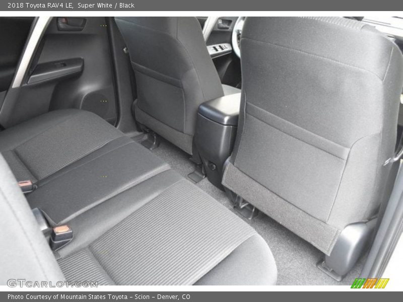 Super White / Black 2018 Toyota RAV4 LE