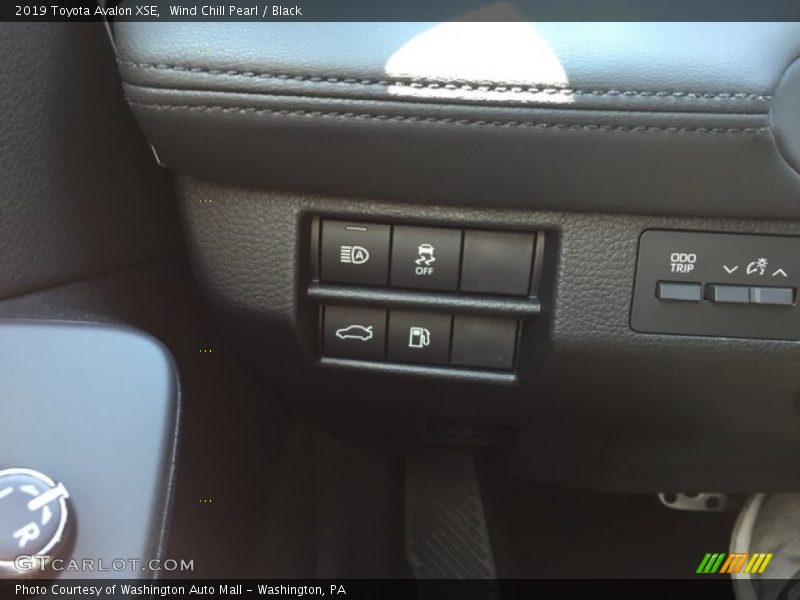 Wind Chill Pearl / Black 2019 Toyota Avalon XSE