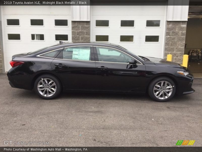 Midnight Black Metallic / Black 2019 Toyota Avalon XLE