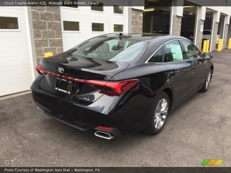 Midnight Black Metallic / Black 2019 Toyota Avalon XLE